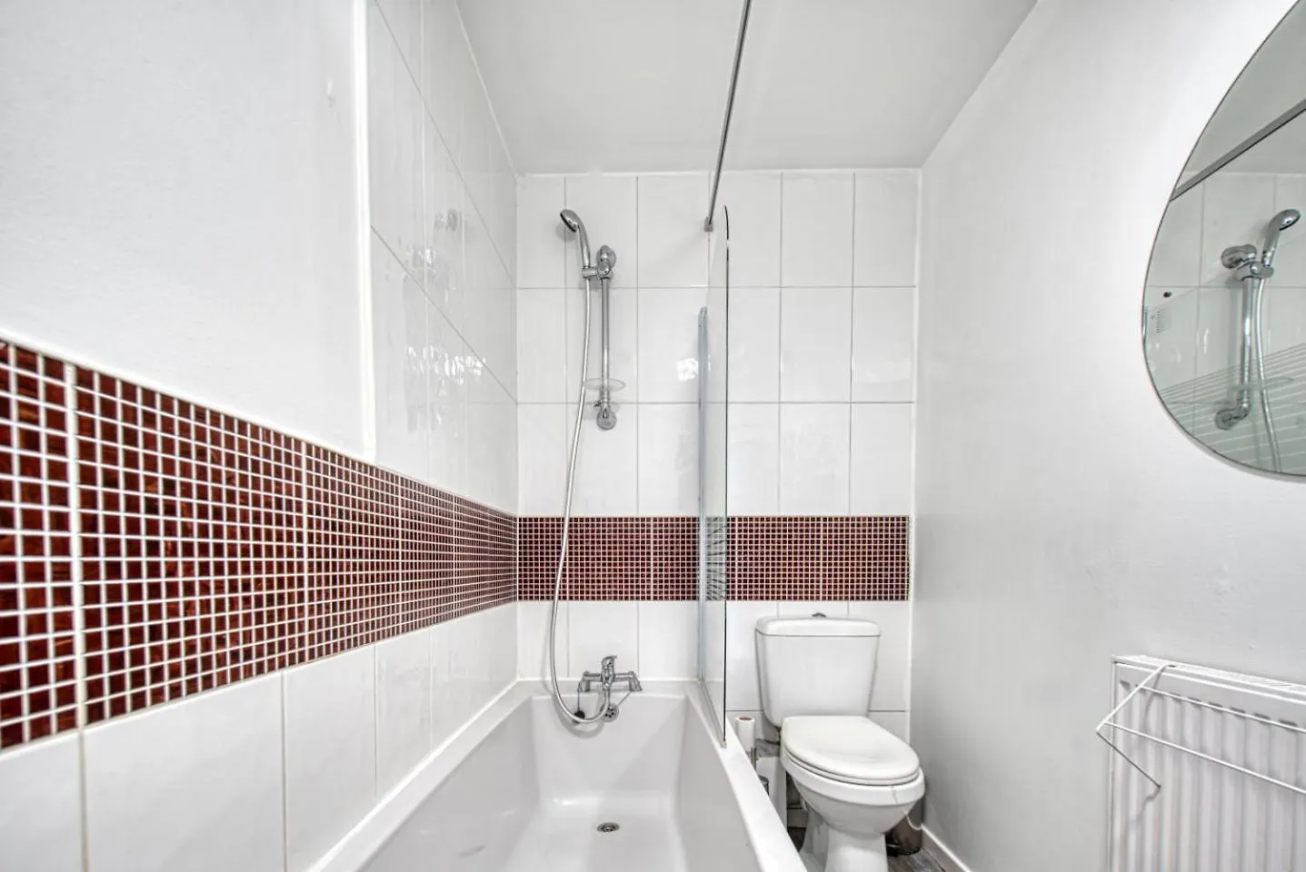 Central Nottingham 3 Bed House With Driveway 0*,